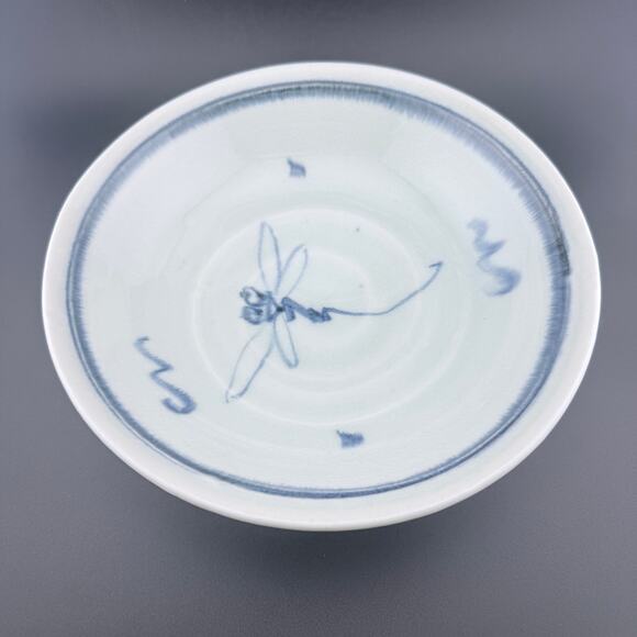 Set of 2 Porcelain Plates – Blue & White Dragonfly Design, Crackle Glaze - Picture 7 of 9